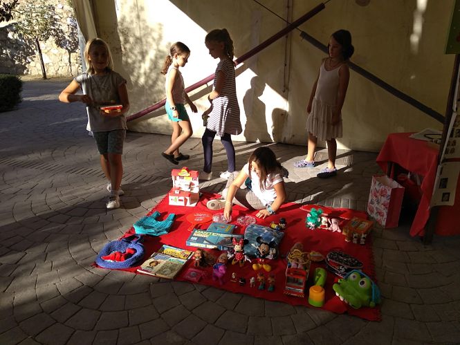 algunas de las niñas del colegio Miraflores de Monachil que participarán en el I Rastro Infantil del municipio (AYTO. MONACHIL) algunas de las niñas del colegio Miraflores de Monachil que participarán en el I Rastro Infantil del municipio (AYTO. MONACHIL)