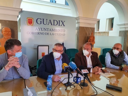 El Alcalde de Guadix, Jesús Lorente en rueda de prensa (AYTO. GUADIX)