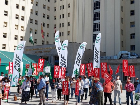 Imagen de la concentración en el Hospital Virgen de las Nieves (UGT)