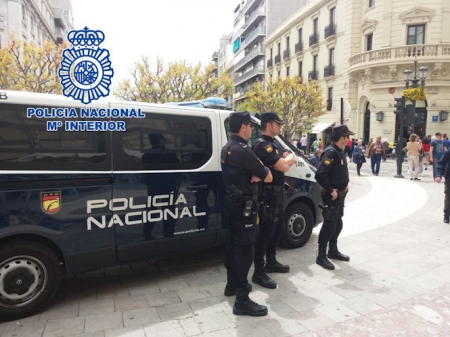 Agentes de policía en la zona centro (POLICÍA NACIONAL) 