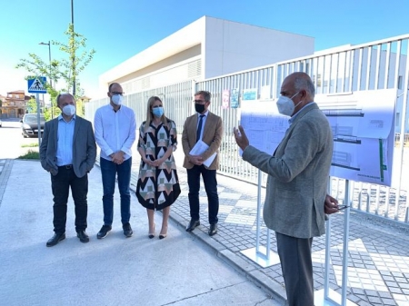 Imagend e la visita al solar donde irá el nuevo instituto (JUNTA)
