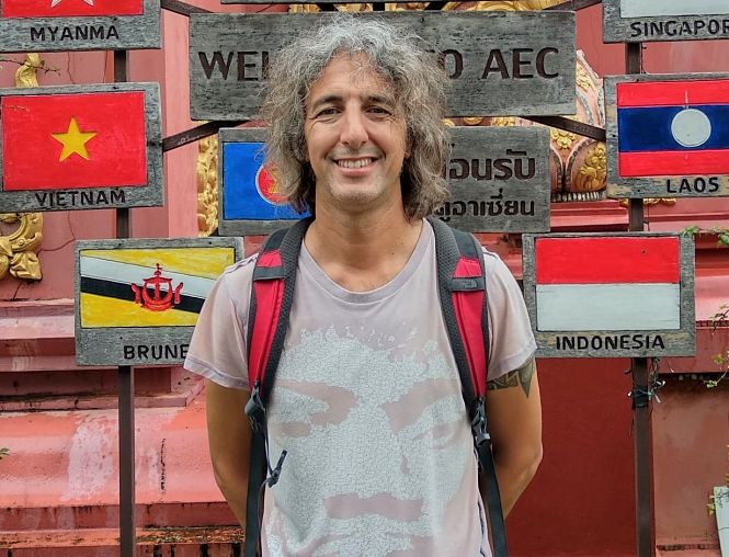 Mario Montoro en el Triángulo de Oro de Thailandia durante uno de sus viajes, que le han servido de inspiración para su nueva novela Mario Montoro en el Triángulo de Oro de Thailandia durante uno de sus viajes, que le han servido de inspiración para su nueva novela