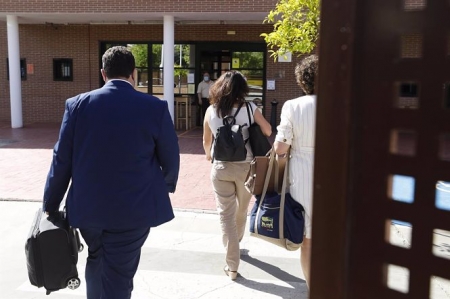 Juana Rivas, acude a el Centro de Inserción Social Matilde Cantos en Granada capital acompañada de sus abogados para entregarse voluntariamente en prisión (ÁLEX CÁMARA - EUROPA PRESS)