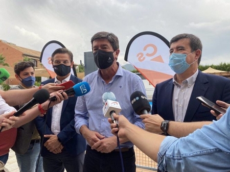Imagen de archivo del coordinador autonómico de Cs en Andalucía, Juan Marín, atendiendo a los medios (CS)