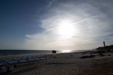 Atarceder en una playa en una imagen de archivo (JOAQUIN CORCHERO - EUROPA PRESS)