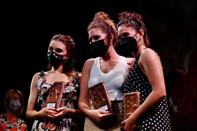 De izquierda a derecha las premiadas: Milena Tejada, Paola Almodóvar y Nerea Pinilla. Fotografía: Esther Lobato (FUNDACIÓN CRISTINA HEEREN) De izquierda a derecha las premiadas: Milena Tejada, Paola Almodóvar y Nerea Pinilla. Fotografía: Esther Lobato (FUNDACIÓN CRISTINA HEEREN)
