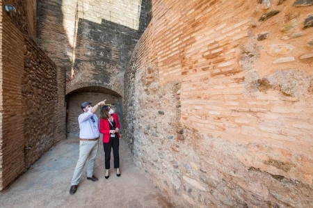 La Alhambra restaura los muros de la Torre del Adarguero de la Alcazaba (LA JUNTA DE ANDALUCÍA) 