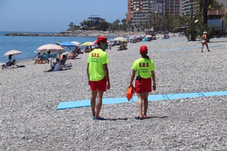 Socorristas en la Playa de Velilla en Almuñécar (AYUNTAMIENTO DE ALMUÑÉCAR)