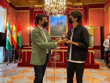 Imagen del recibimiento a Paul Thin (AYTO. GRANADA) 