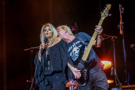 La cantante Bonnie Tyler, durante un concierto (RICARDO RUBIO - EUROPA PRESS) 