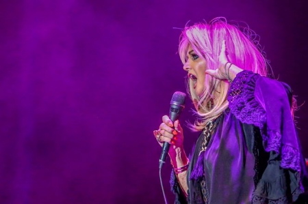 La cantante Bonnie Tyler, durante un concierto (RICARDO RUBIO /EUROPA PRESS) 