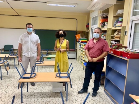 El alcalde y la concejala visitan los centros educativos del municipio para comprobar el estado de las actuaciones (AYTO. MONACHIL) 