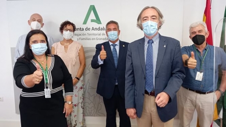 Imagen de la firma del convenio (JUNTA) 