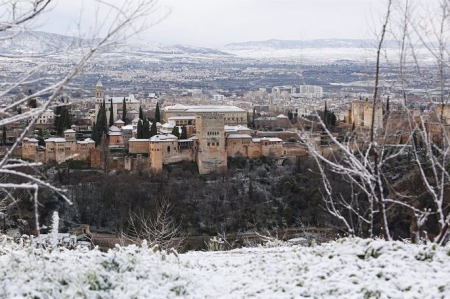 la Alhambra vista desde la zona alta del Albaicin junto a San Miguel Alto(ÁLEX CÁMARA / EUROPA PRESS)