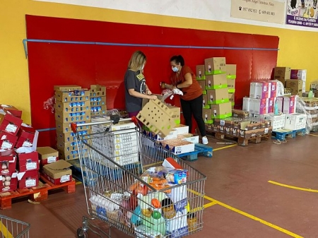reparto de alimentos esta mañana en Vegas del Genil (AYTO. VEGAS DEL GENIL)