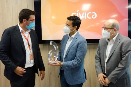 Francisco Cuenca ha visitado las nuevas instalaciones de `Civica Software` (JAVIER ALGARRA/AYUNTAMIENTO)