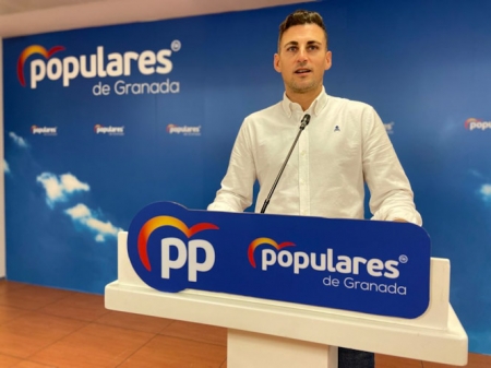 El parlamentario andaluz del PP de Granada Rafael Caracuel esta mañana en la sede provincial del PP de Granada (PP) 