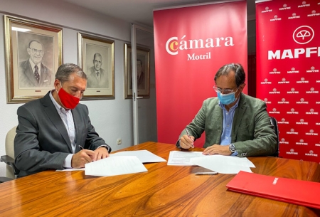 Imagen de la firma del convenio (CÁMARA MOTRIL) 