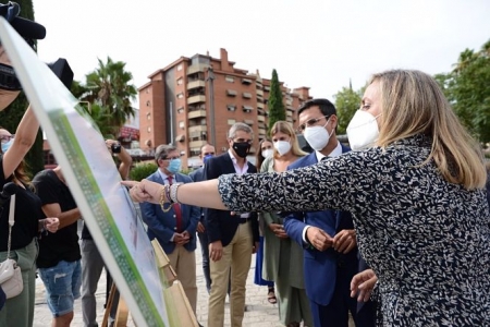 La consejera de Fomento, Infraestructuras y Ordenación del Territorio, Marifrán Carazo, y el alcalde de Granada, Francisco Cuenca, en imagen de archivo (JUNTA DE ANDALUCÍA) 