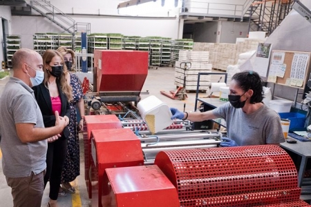 Virginia Fernández ha visitado Saliplant (JUNTA)