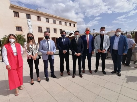 Joaquin Lopez-Sidro junto al alcalde de Huescar, delegados territoriales y concejales (CIUDADANOS)