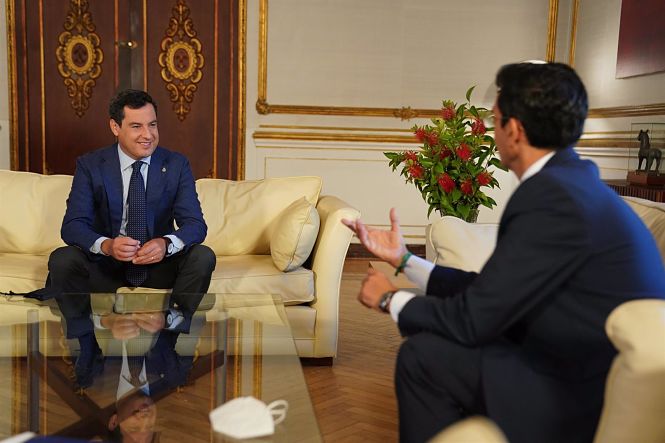El presidente de la Junta, Juanma Moreno, se reúne con el alcalde de Granada, Francisco Cuenca (JUNTA) El presidente de la Junta, Juanma Moreno, se reúne con el alcalde de Granada, Francisco Cuenca (JUNTA)