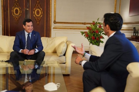 El presidente de la Junta, Juanma Moreno, se reúne con el alcalde de Granada, Francisco Cuenca (JUNTA)