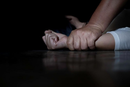 Imagen de recurso de una mujer en una situación de abuso (UGR)