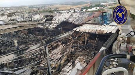 Estado en que quedaron las instalaciones de Jamones Oro (BOMBEROS GRANADA) 