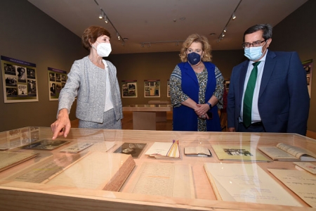 Imagen de la visita a la exposición  Mujeres en el Espacio Público (DIPUTACIÓN)