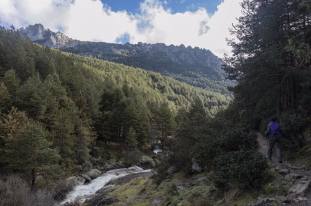 Imagen de archivo de senderismo en alta montaña (RAFAEL BASANTE - EUROPA PRESS) 