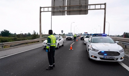 Agentes de la Guardia Civil de Tráfico (EMERGENCIAS 112)