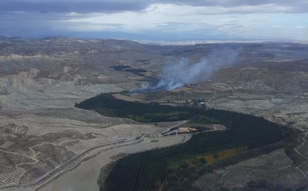 Declarado un incendio forestal en Fonelas para el que se han desplegado dos medios aéreos (INFOCA) 