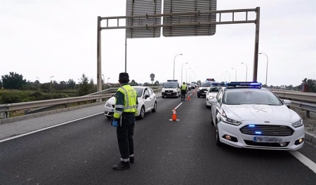 Agentes de la Guardia Civil de Tráfico (112) 