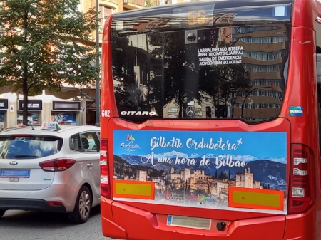 Publicidad de Bilbao en un autobús de Granada (DIPUTACIÓN)