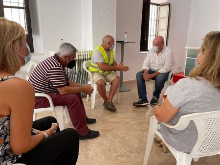 Imagen de la reunión con los regantes (PSOE)