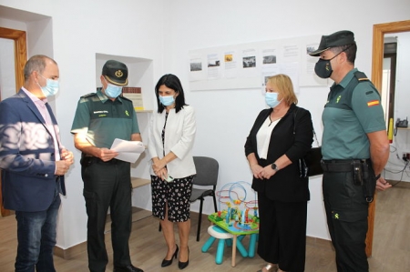Imagen de la visita al cuartel de Vélez Benaudalla (SUBDELEGACIÓN)