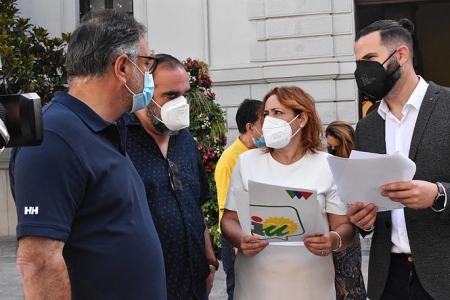 Miembros de IU en la Plaza del Carmen (IU)