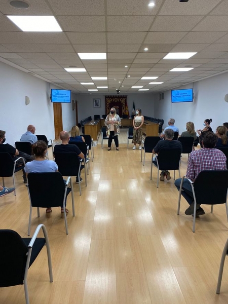 María Merinda Sádaba, alcaldesa de Las Gabias, durante una charla con los empresarios (AYTO. LAS GABIAS)