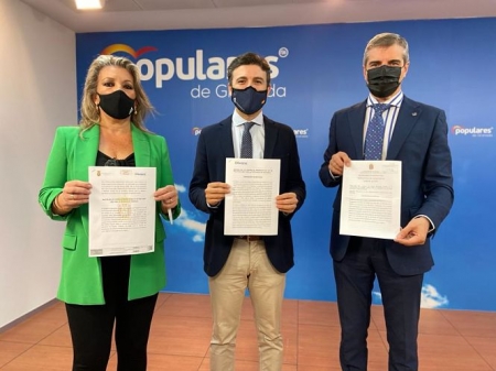 Jorge Saavedra, César Díaz y Carmen Lidia Reyes tras su comparecencia para presentar la moción del PP respecto a los PGE (PP)