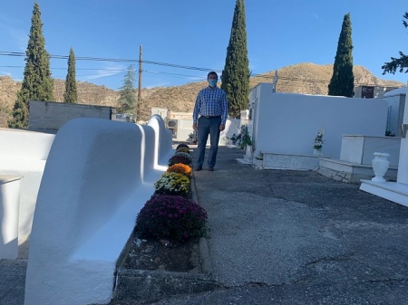 El alcalde  visitan el cementerio de Monachil para comprobar el estado de las actuaciones (AYTO. MONACHIL)