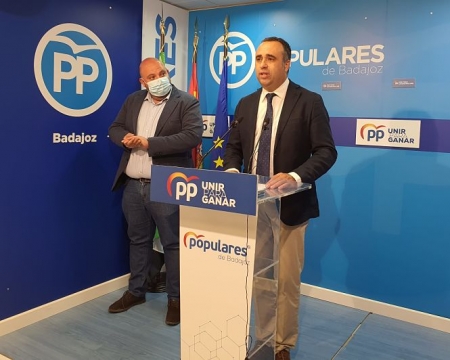 El Presidente del PP de Granada, Francisco Rodríguez en la sede del PP de Badajoz (PP)