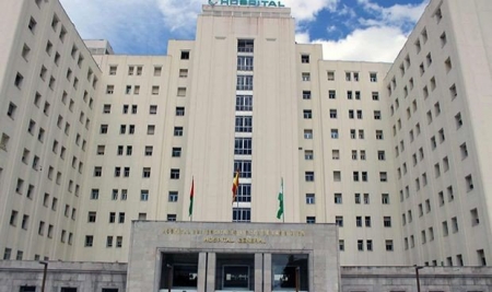 Fachada del Hospital Virgen de las Nieves (REDACCIÓN MÉDICA) 