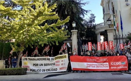 Concentración en la sede de subdelegación (CCOO)