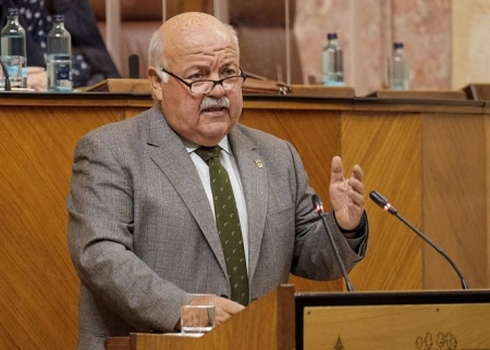  El consejero andaluz de Salud y Familias, Jesús Aguirre, en el Parlamento en una imagen de archivo. (PARLAMENTO DE ANDALUCÍA)