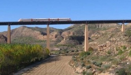 Puente metálico sobre el arroyo Anchurón (ADIF)