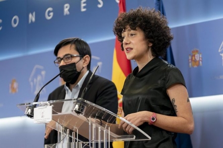 El diputado de Unidas Podemos, Gerardo Pisarello, y la diputada de Unidas Podemos y portavoz de En Comú Podem en el Congreso, Aina Vidal (A. PÉREZ MECA / EUROPA PRESS)