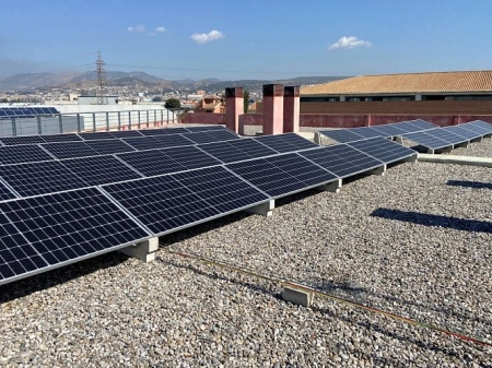 Imagen de placas solares (GRUPO CUERVA)