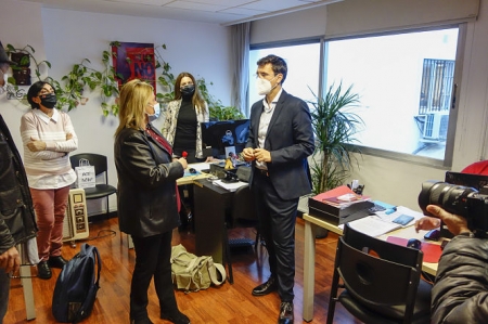 Imagen de la visita a la sede de Arquisocial (JAVIER ALGARRA / AYUNTAMIENTO)