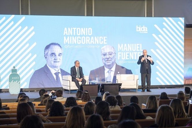 El presidente del Cacof, Antonio Mingorance, y el presidente del Colegio de Farmacéuticos da Granada, Manuel Fuentes, durante la inauguración de la jornada (CACOFf) El presidente del Cacof, Antonio Mingorance, y el presidente del Colegio de Farmacéuticos da Granada, Manuel Fuentes, durante la inauguración de la jornada (CACOFf)